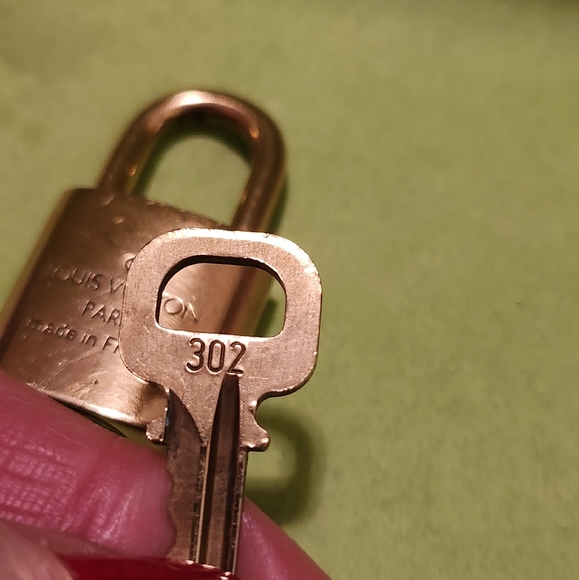 Louis Vuitton Lock and Key No 302 Made in France - Picture 3 of 6